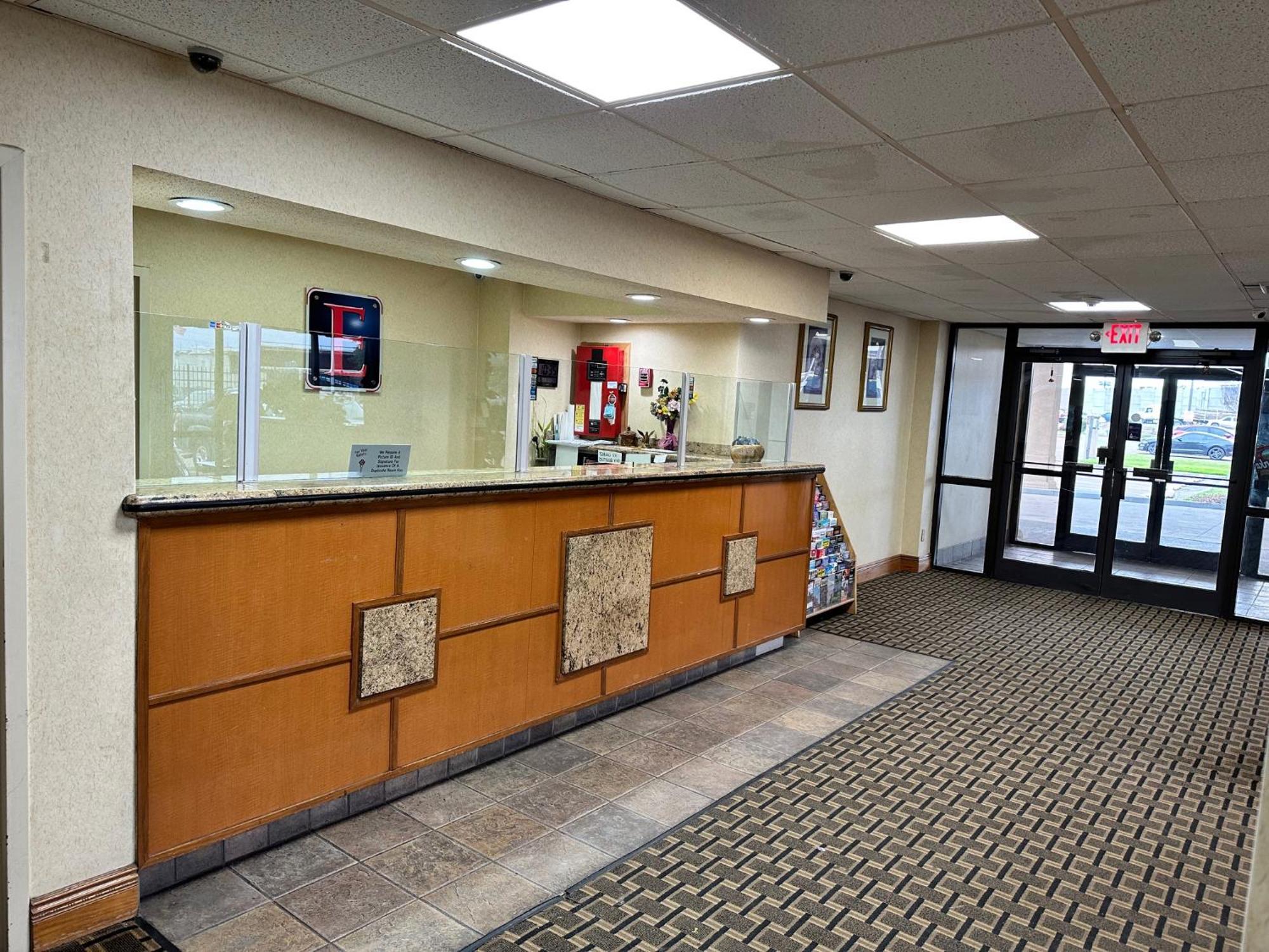 דאלאס Executive Inn מראה חיצוני תמונה