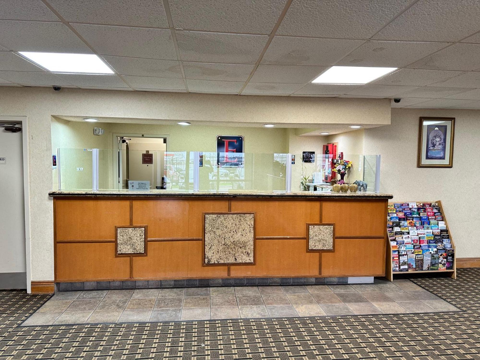 דאלאס Executive Inn מראה חיצוני תמונה